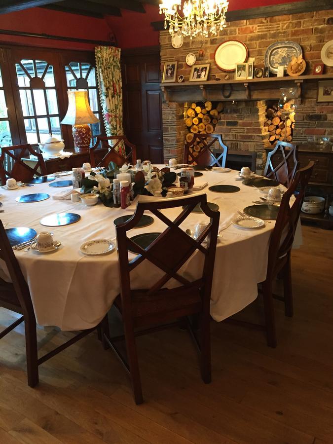 Tudor Place Bed and Breakfast Winnersh Eksteriør billede