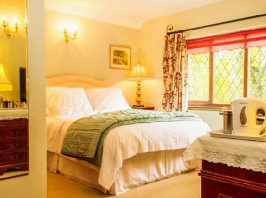 Tudor Place Bed and Breakfast Winnersh Eksteriør billede