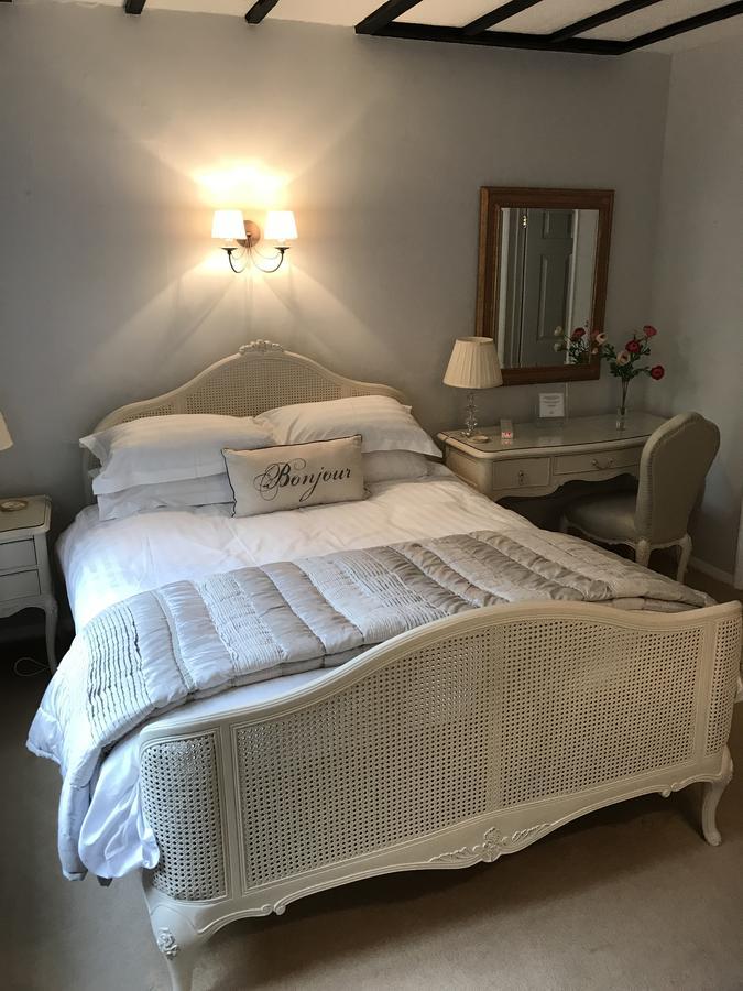 Tudor Place Bed and Breakfast Winnersh Eksteriør billede