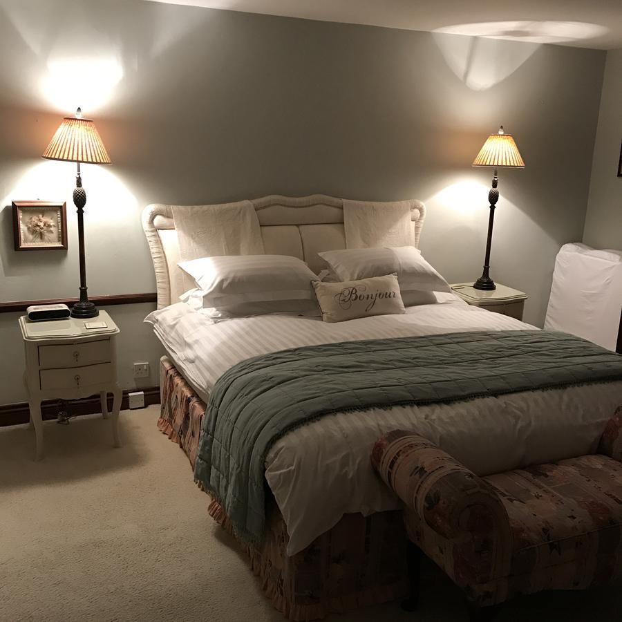 Tudor Place Bed and Breakfast Winnersh Eksteriør billede