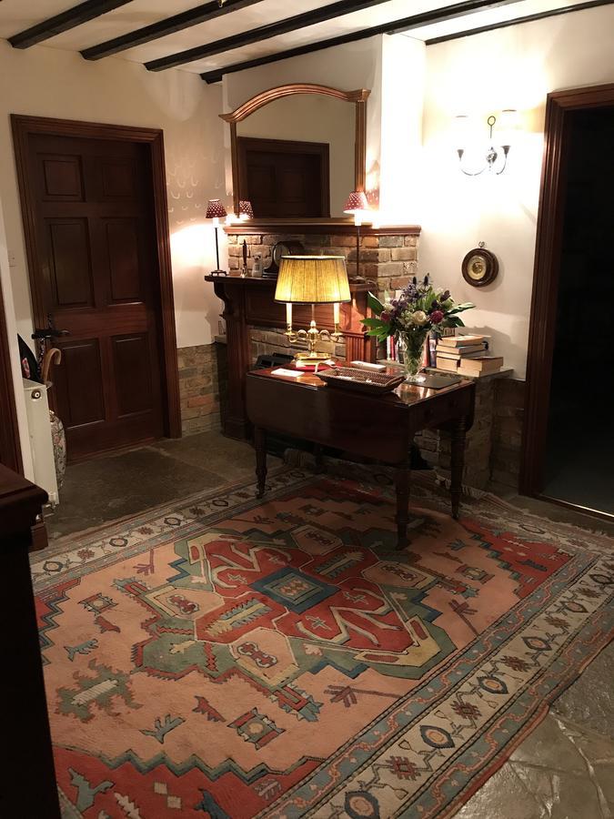 Tudor Place Bed and Breakfast Winnersh Eksteriør billede