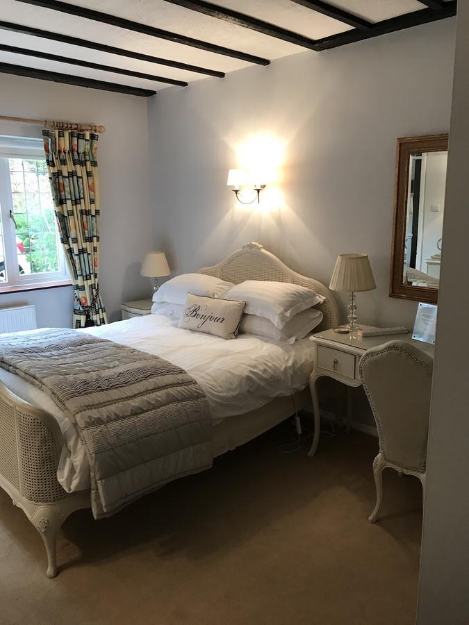 Tudor Place Bed and Breakfast Winnersh Eksteriør billede