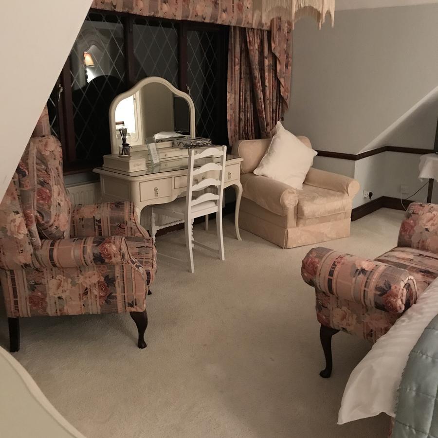 Tudor Place Bed and Breakfast Winnersh Eksteriør billede